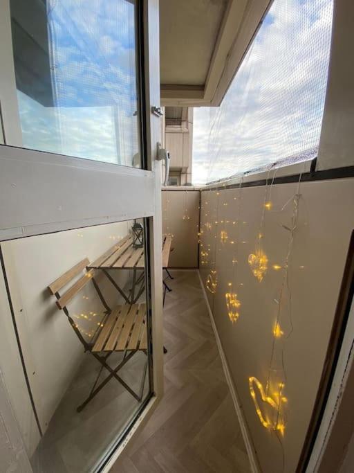 Comfy Entire Flat With View Balcony In Regents Park, Camden, Appartamento *