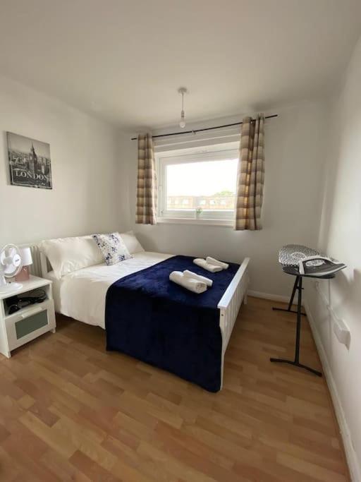 Comfy Entire Flat With View Balcony In Regents Park, Camden, * Londra