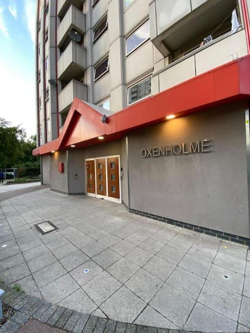 Comfy Entire Flat With View Balcony In Regents Park, Camden, Appartamento