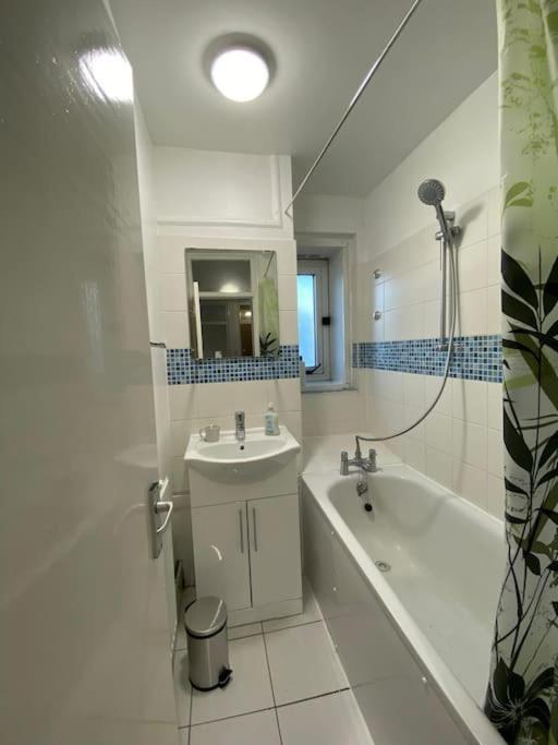 Appartamento Comfy Entire Flat With View Balcony In Regents Park, Camden, Londra