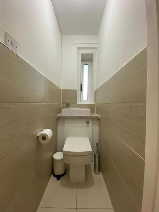 Comfy Entire Flat With View Balcony In Regents Park, Camden, Appartamento