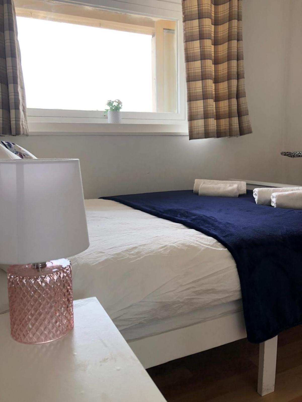 Comfy Entire Flat With View Balcony In Regents Park, Camden, Londra