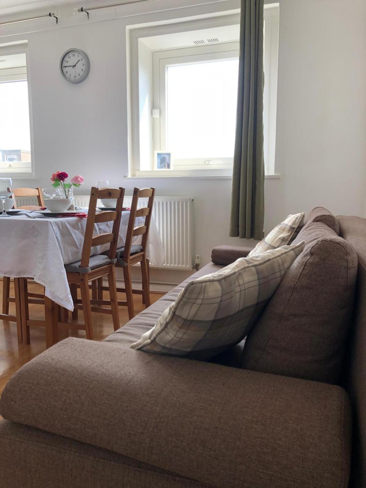 Comfy Entire Flat With View Balcony In Regents Park, Camden, * Londra
